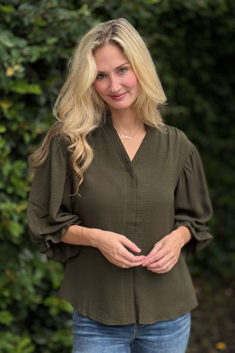 Flowy blouse with rounded back yoke and lightweight drape