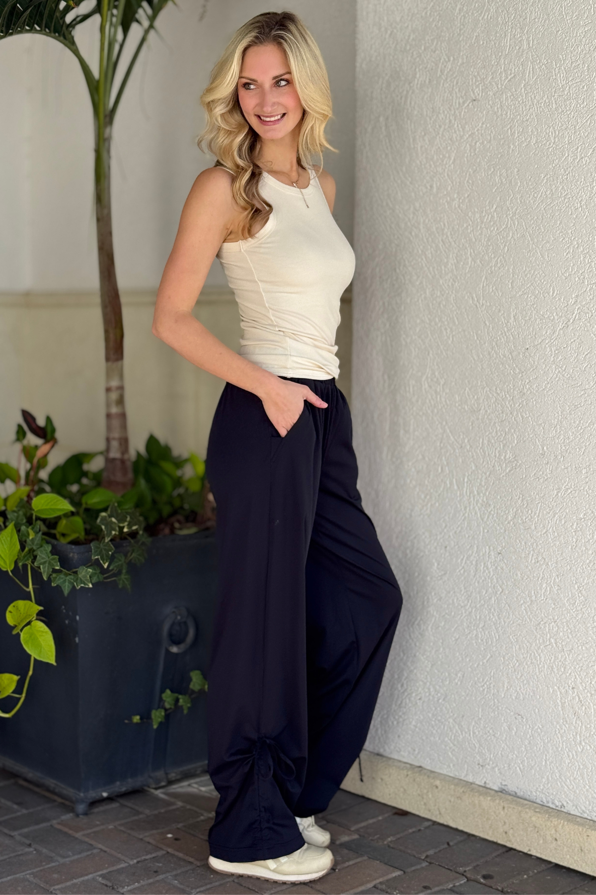 Comfortable athleisure wide leg pants with side pockets