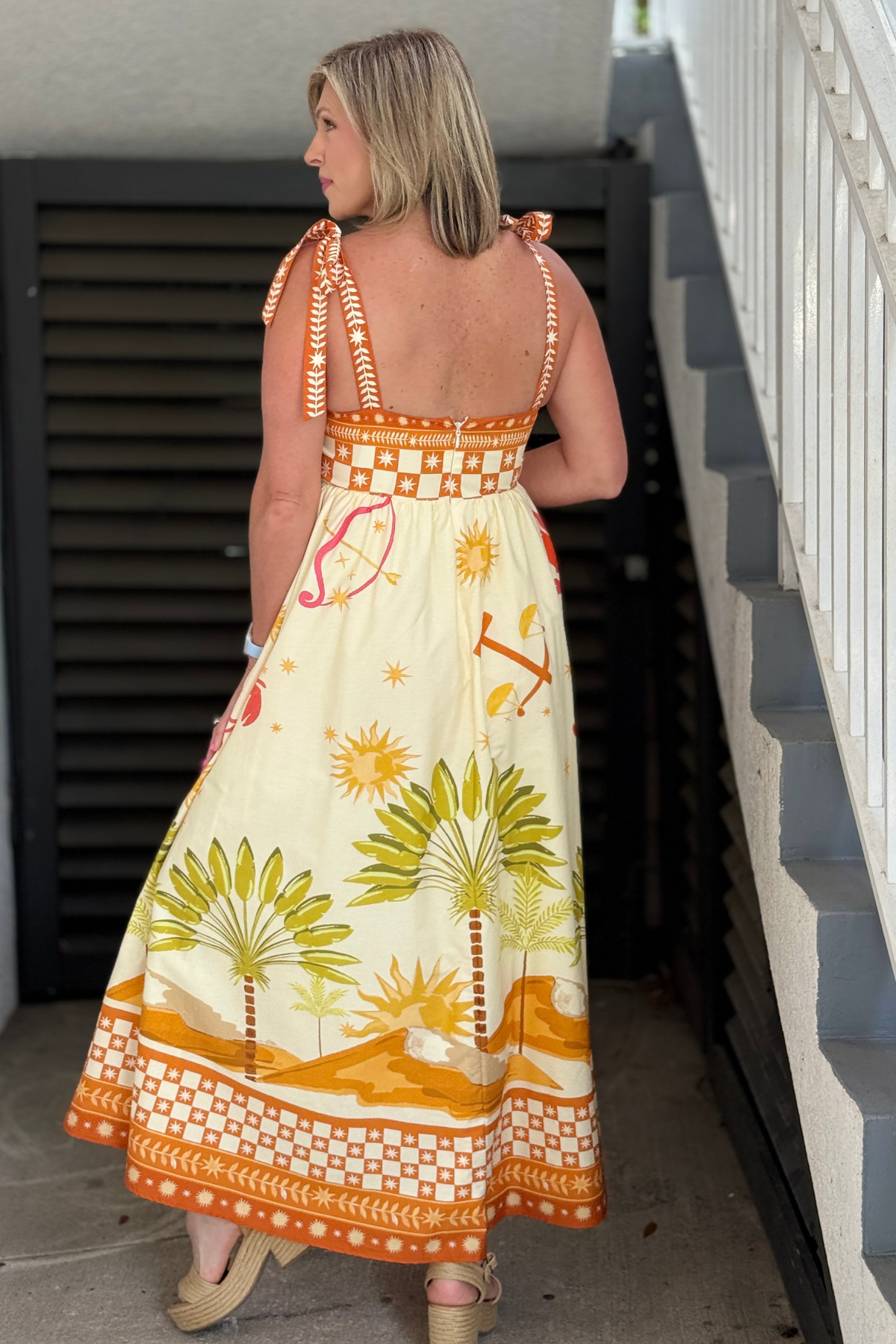 Coastal-inspired printed maxi dress with pockets and border detail