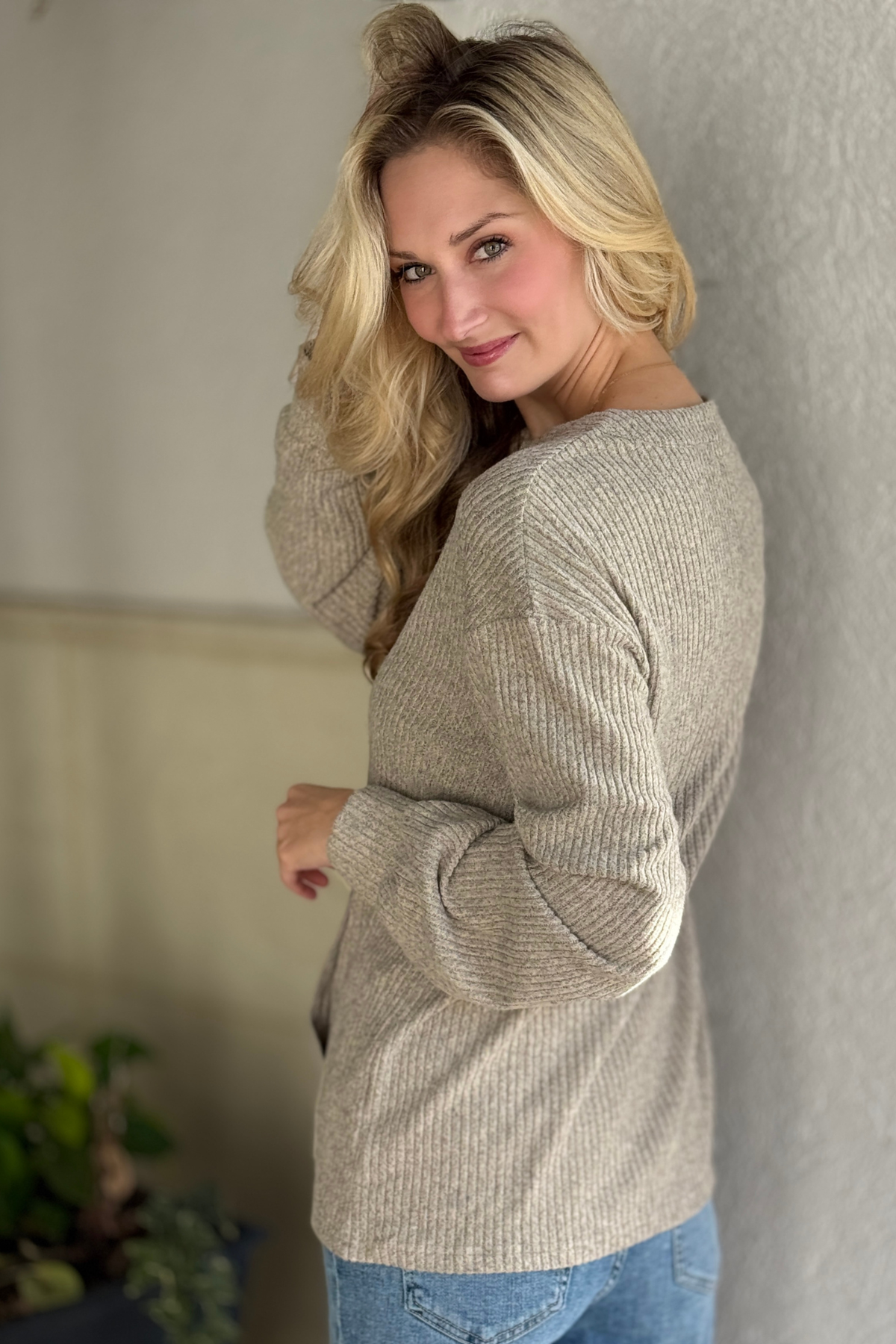 Relaxed fit ribbed knit top with front pocket